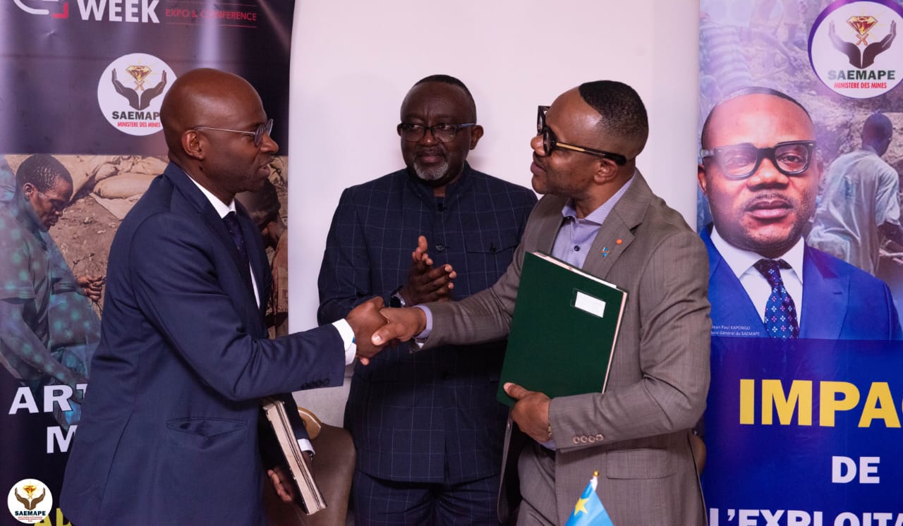 TraCerLab and SAEMAPE representatives sign the memorandum of understanding at DRC Mining Week 2026 in Lubumbashi